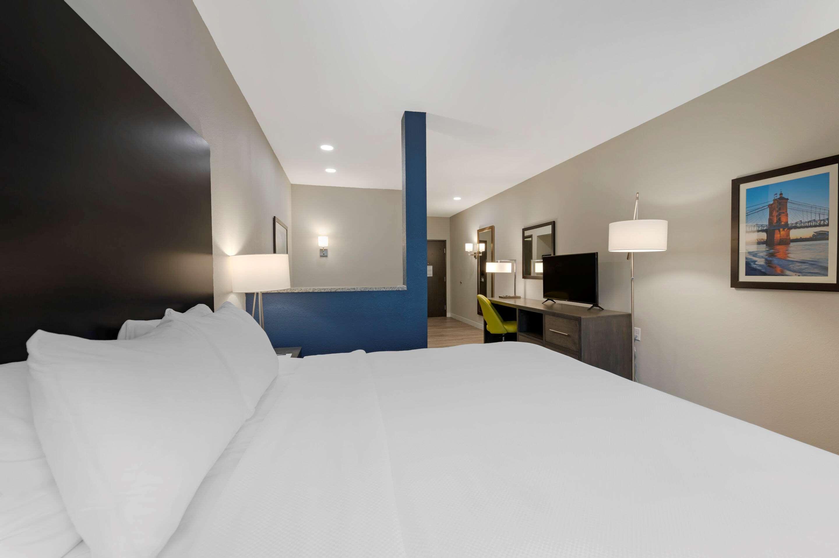 Comfort Suites Cincinnati University - Downtown ภายนอก รูปภาพ