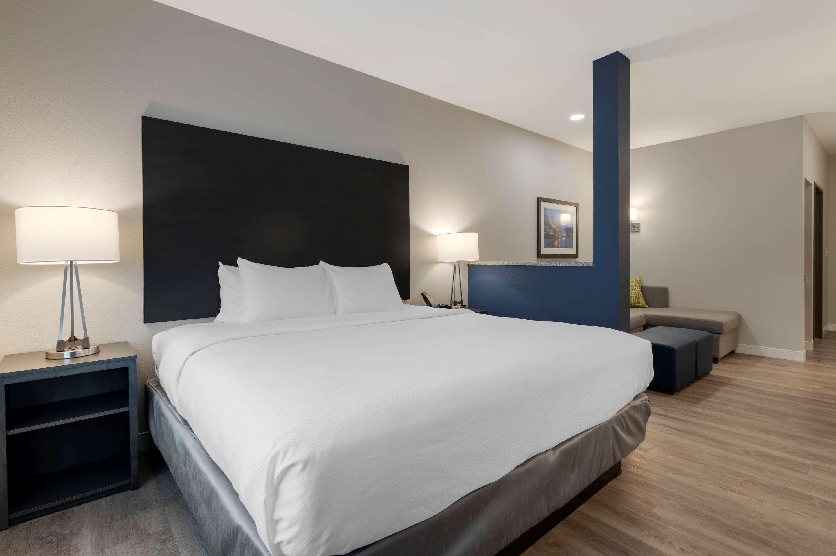 Comfort Suites Cincinnati University - Downtown ภายนอก รูปภาพ
