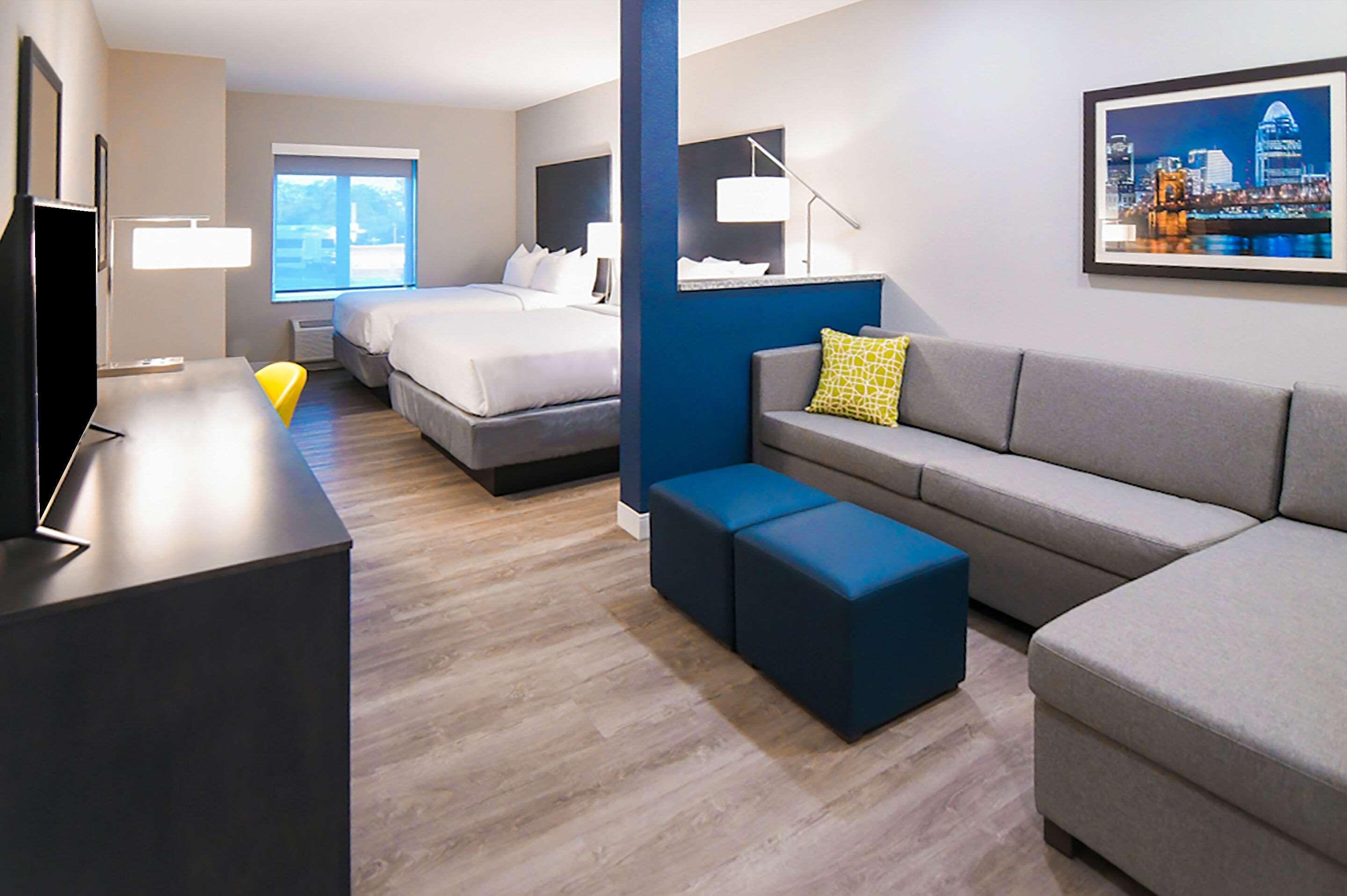 Comfort Suites Cincinnati University - Downtown ภายนอก รูปภาพ