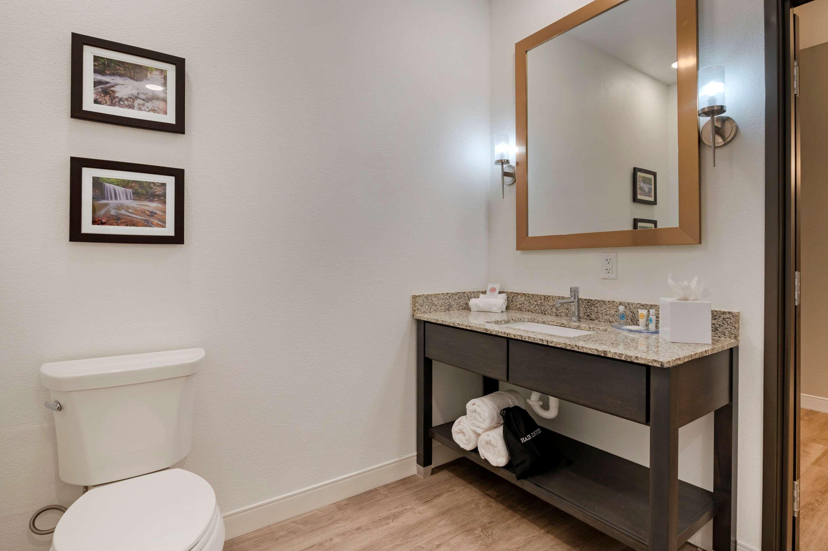Comfort Suites Cincinnati University - Downtown ภายนอก รูปภาพ