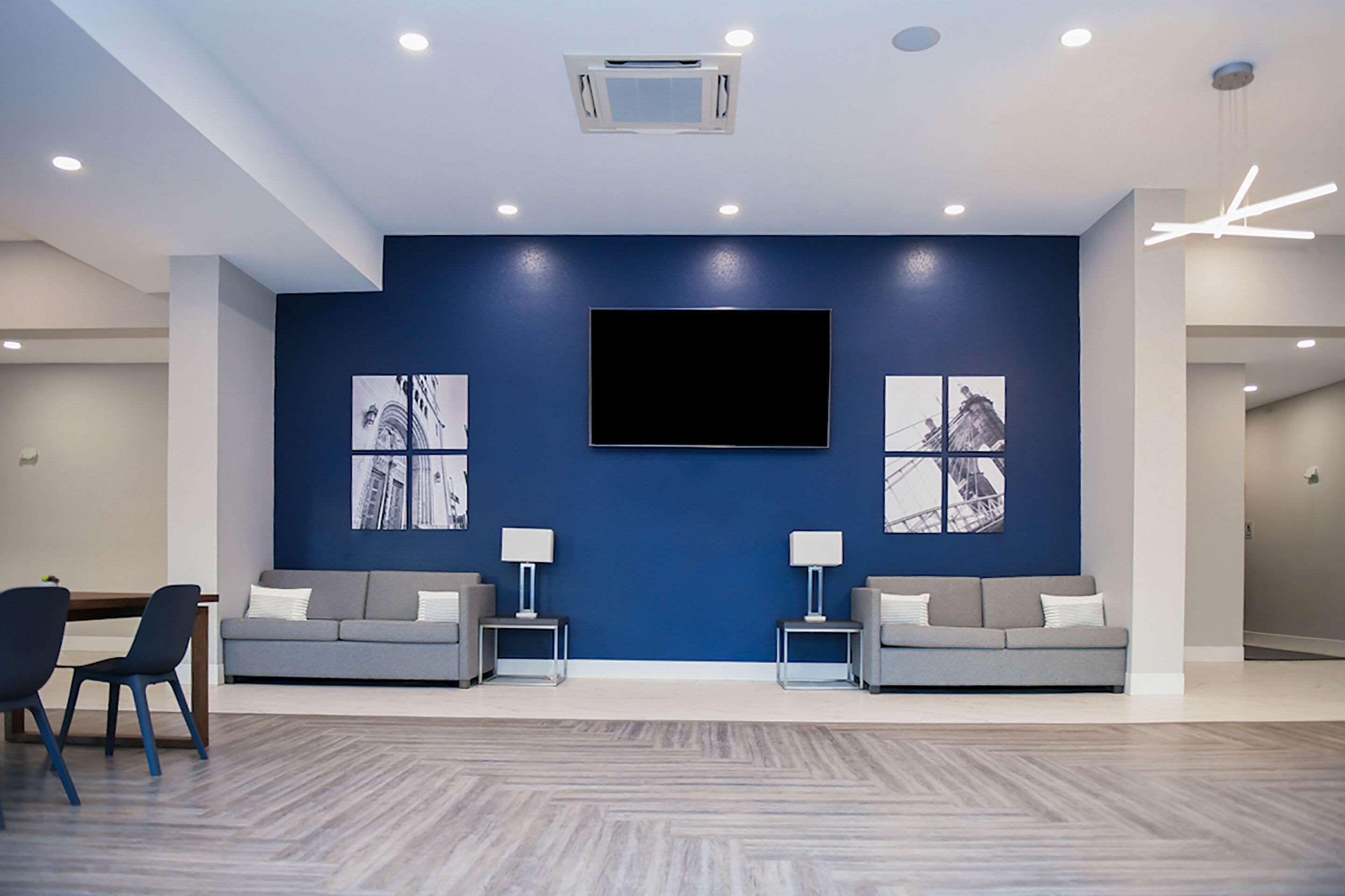 Comfort Suites Cincinnati University - Downtown ภายนอก รูปภาพ