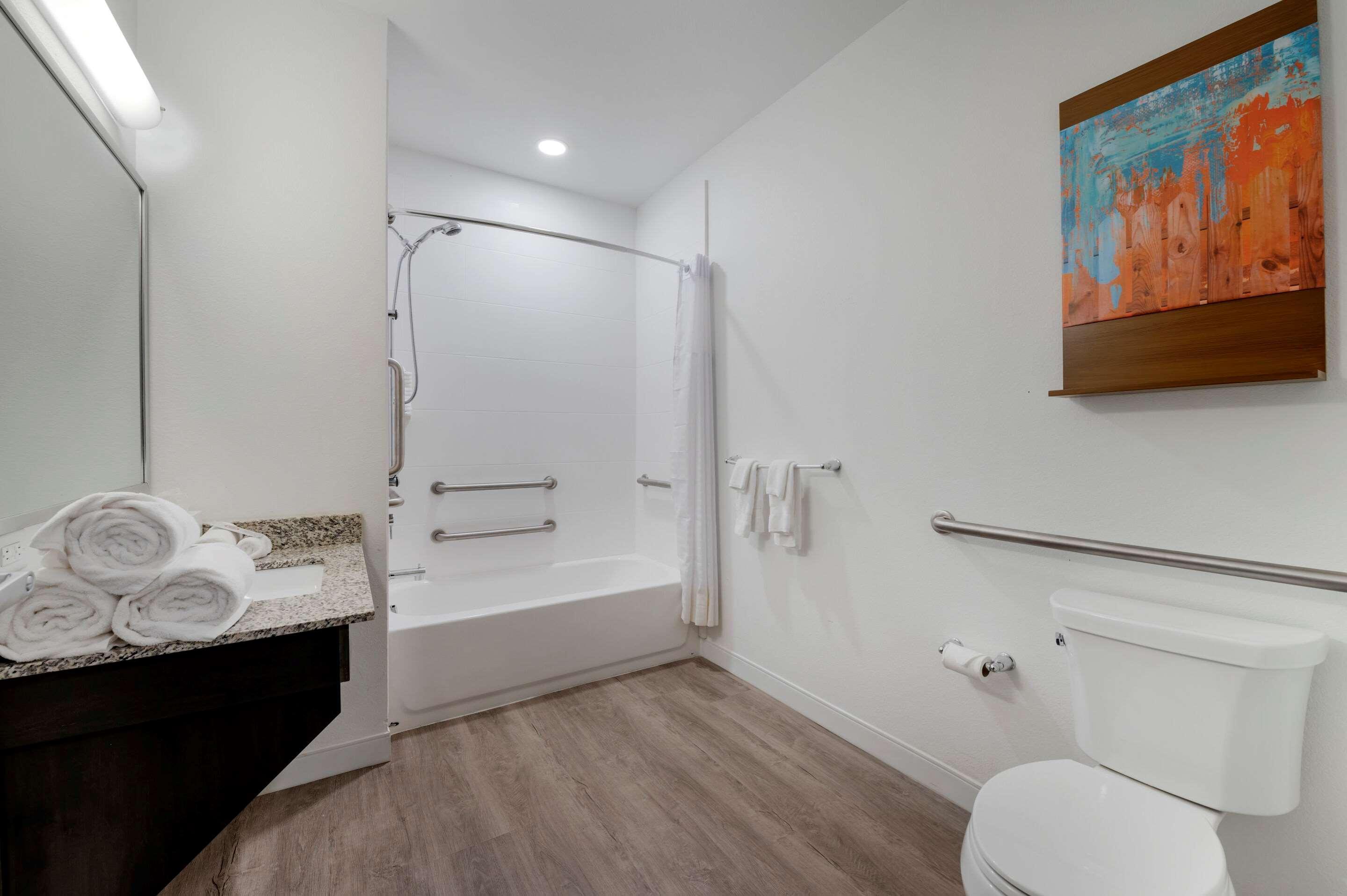 Comfort Suites Cincinnati University - Downtown ภายนอก รูปภาพ