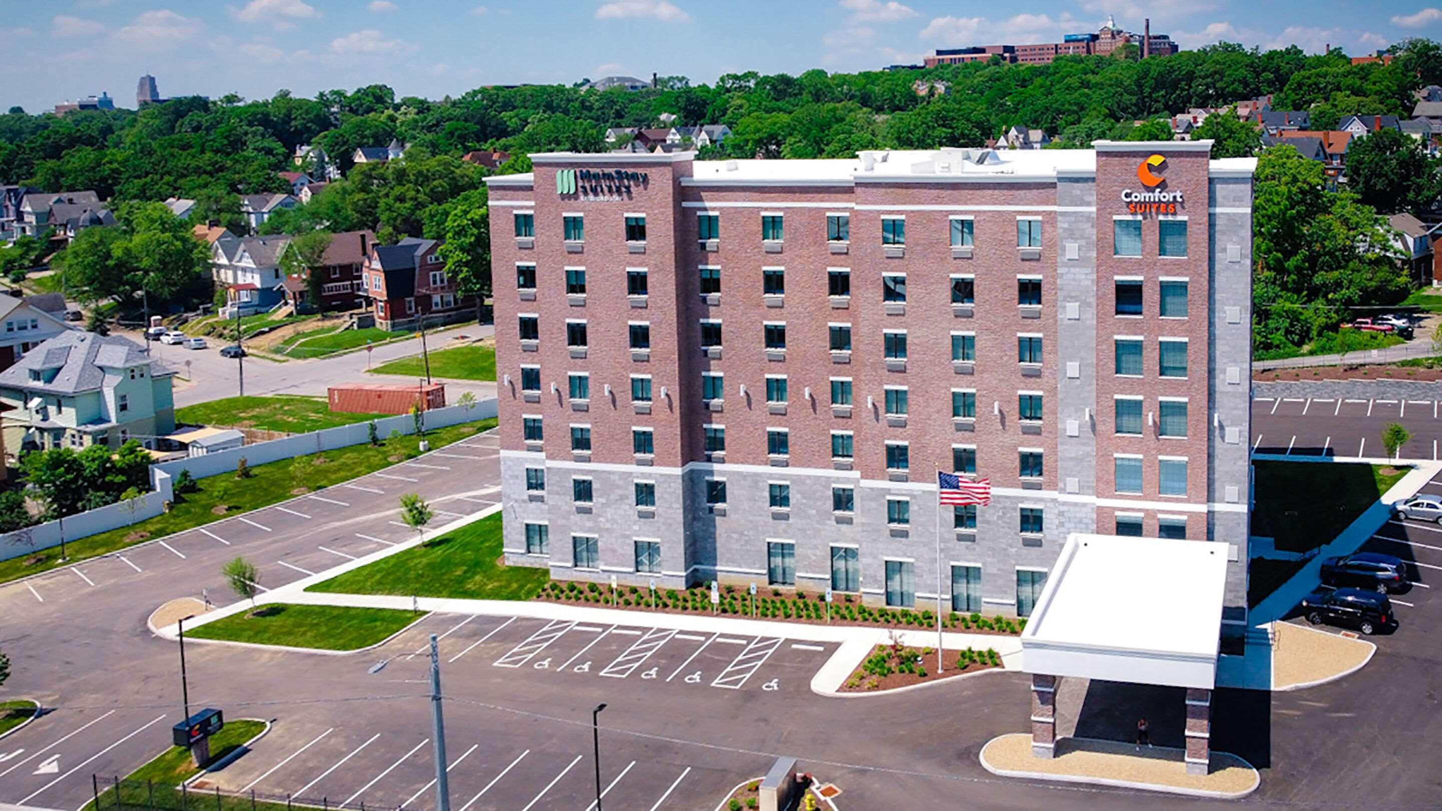 Comfort Suites Cincinnati University - Downtown ภายนอก รูปภาพ