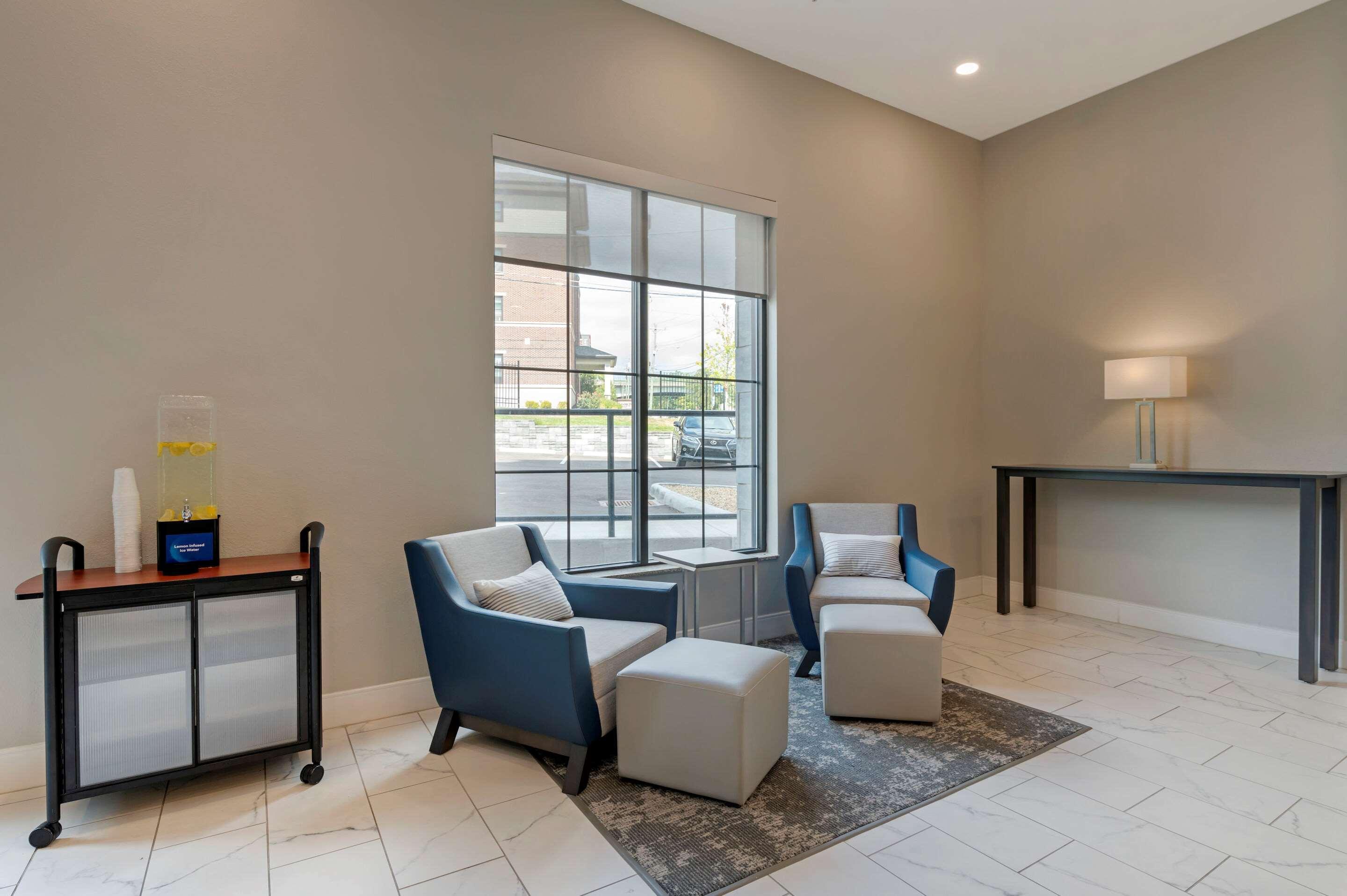 Comfort Suites Cincinnati University - Downtown ภายนอก รูปภาพ