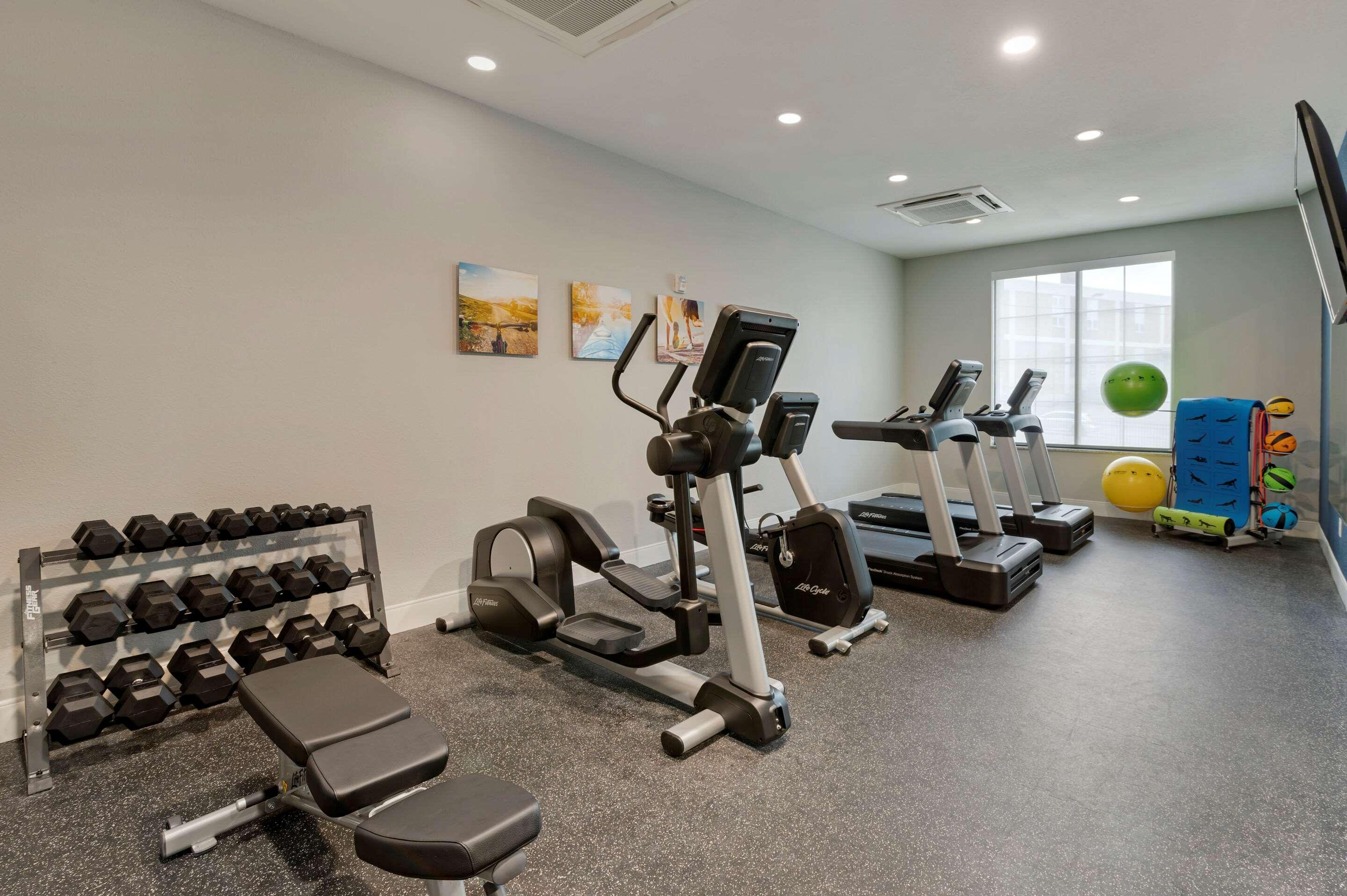 Comfort Suites Cincinnati University - Downtown ภายนอก รูปภาพ