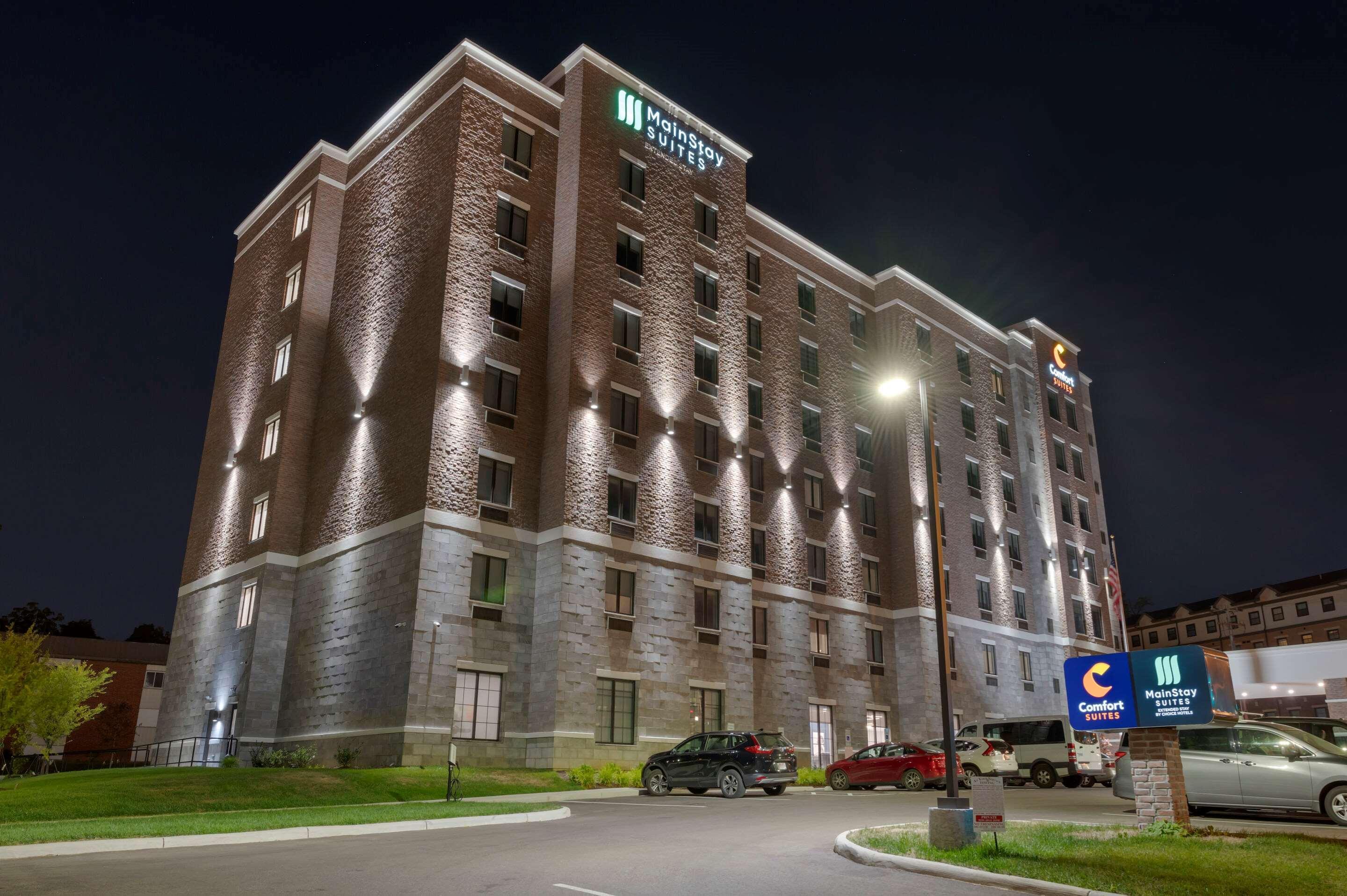 Comfort Suites Cincinnati University - Downtown ภายนอก รูปภาพ