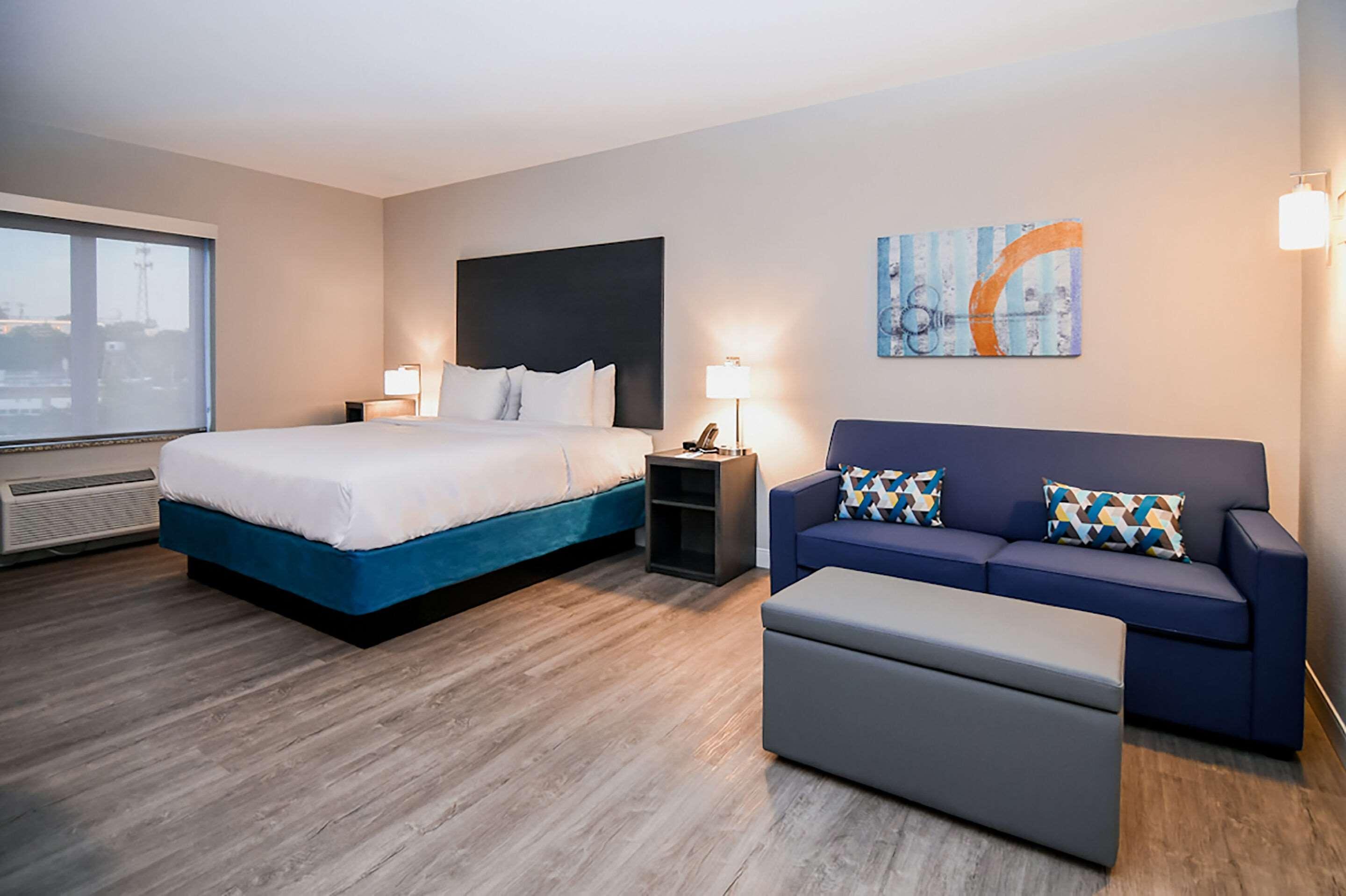 Comfort Suites Cincinnati University - Downtown ภายนอก รูปภาพ