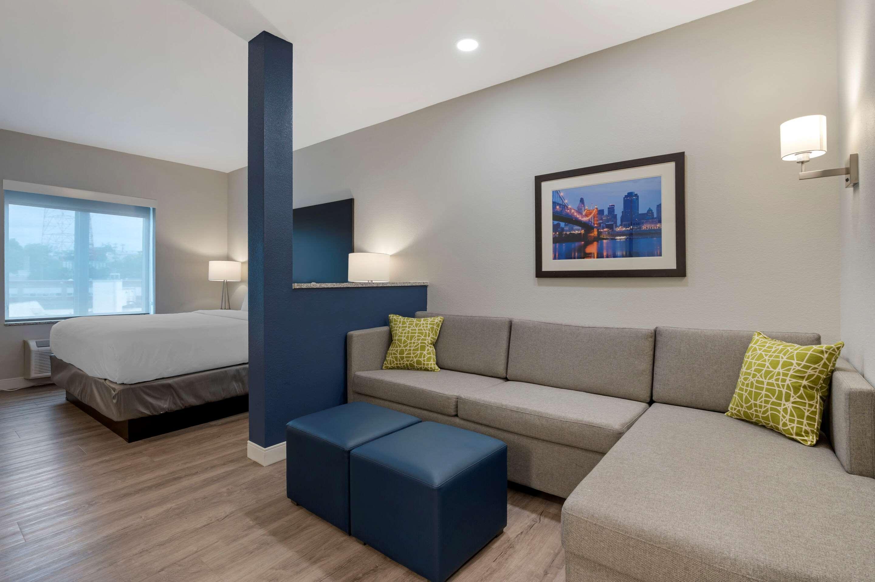 Comfort Suites Cincinnati University - Downtown ภายนอก รูปภาพ