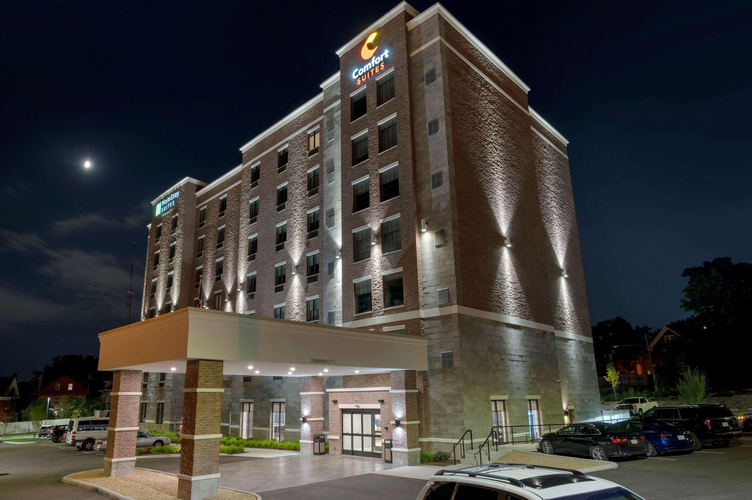 Comfort Suites Cincinnati University - Downtown ภายนอก รูปภาพ