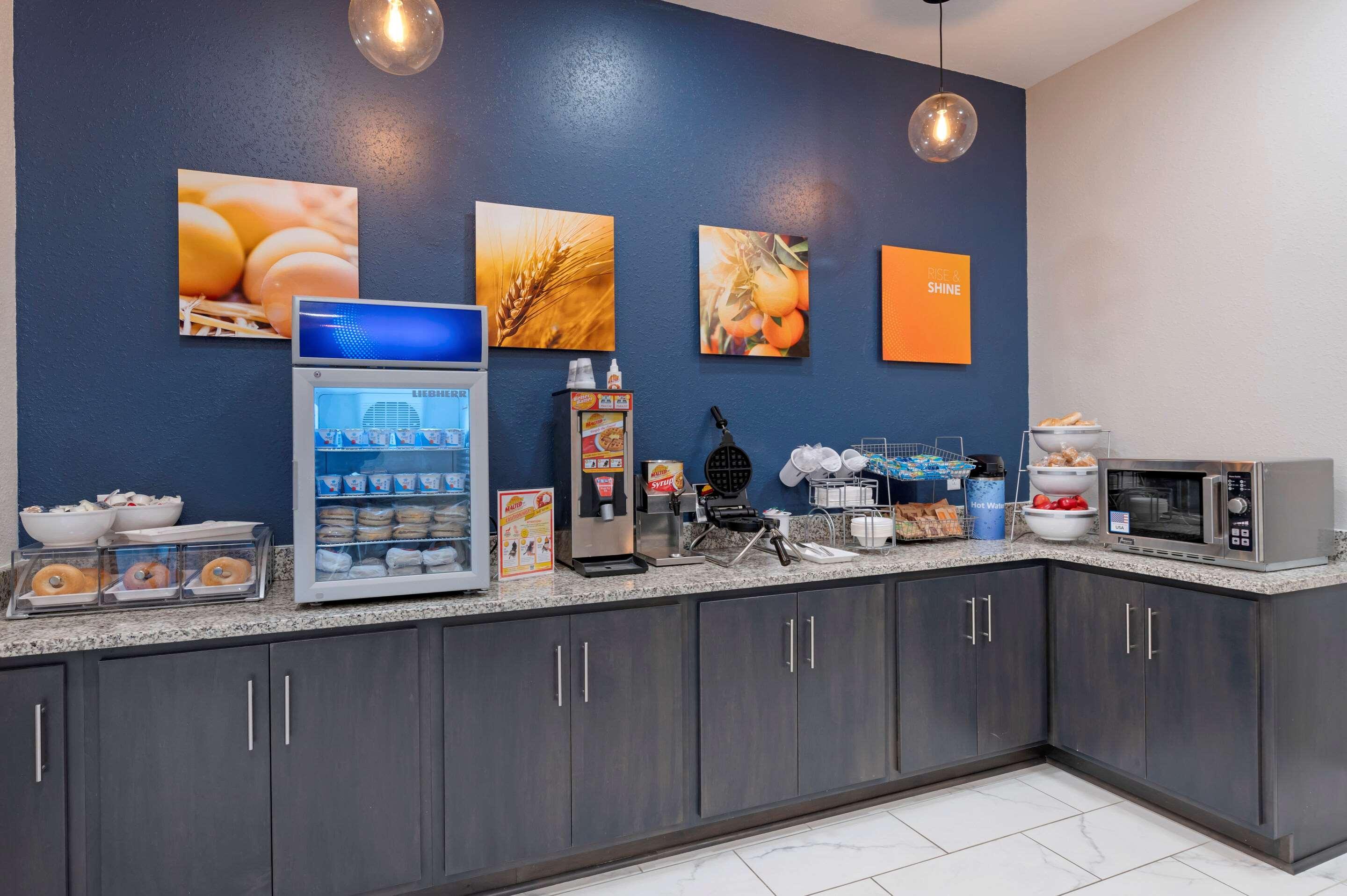 Comfort Suites Cincinnati University - Downtown ภายนอก รูปภาพ