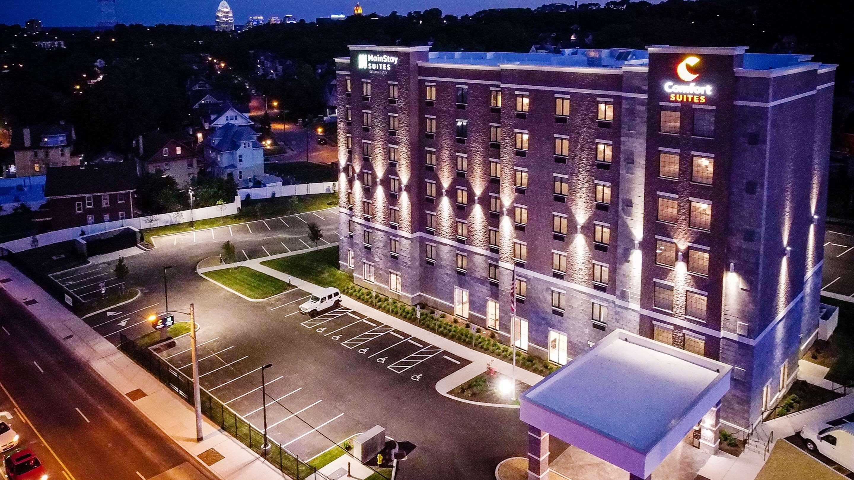 Comfort Suites Cincinnati University - Downtown ภายนอก รูปภาพ