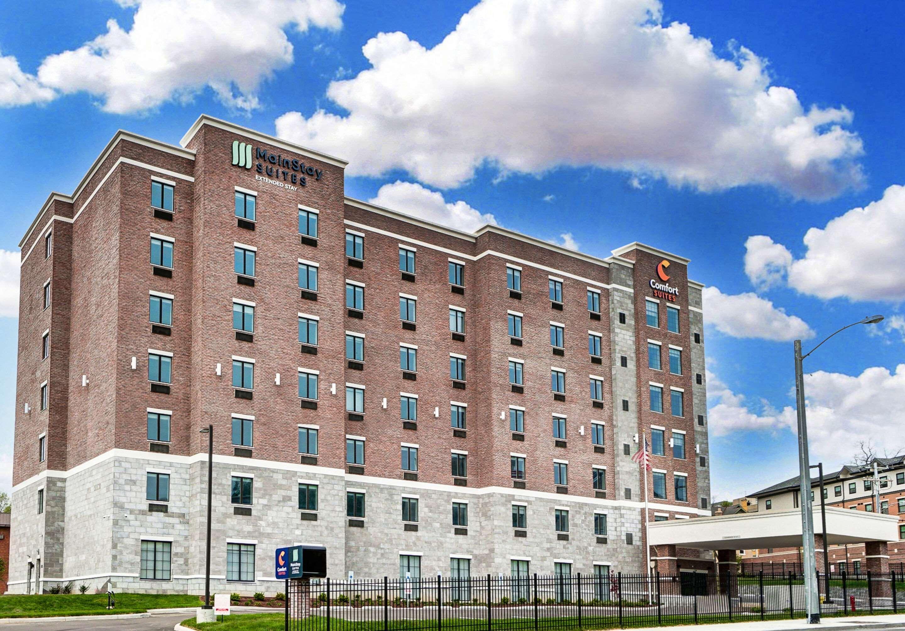 Comfort Suites Cincinnati University - Downtown ภายนอก รูปภาพ