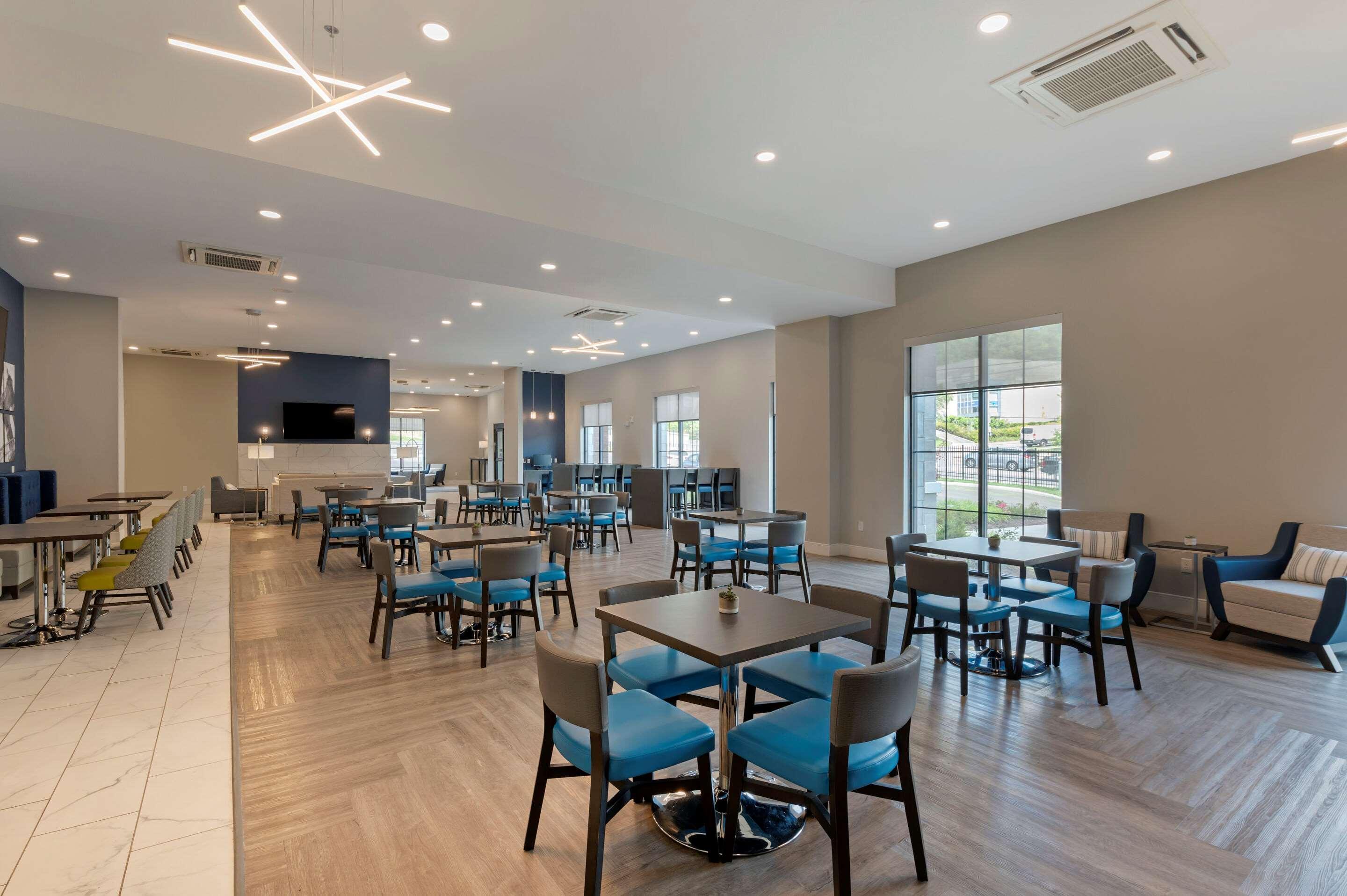 Comfort Suites Cincinnati University - Downtown ภายนอก รูปภาพ