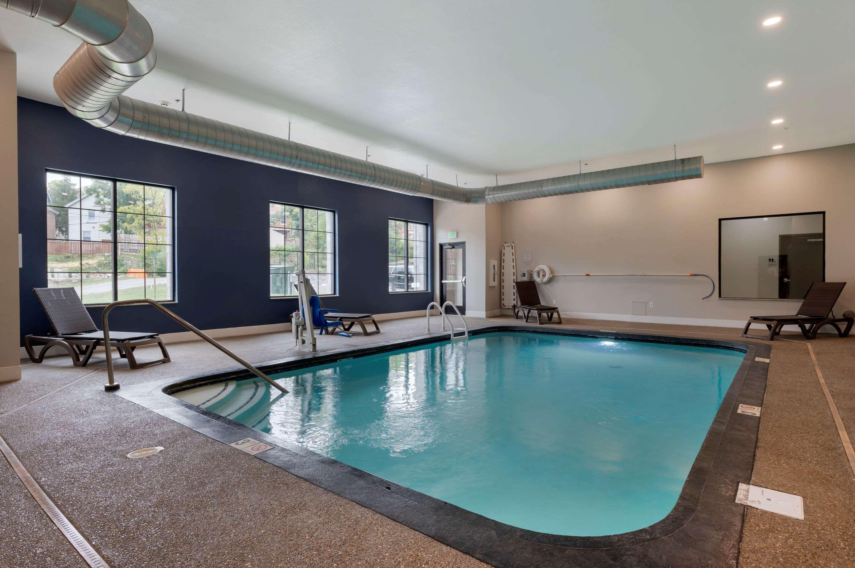 Comfort Suites Cincinnati University - Downtown ภายนอก รูปภาพ